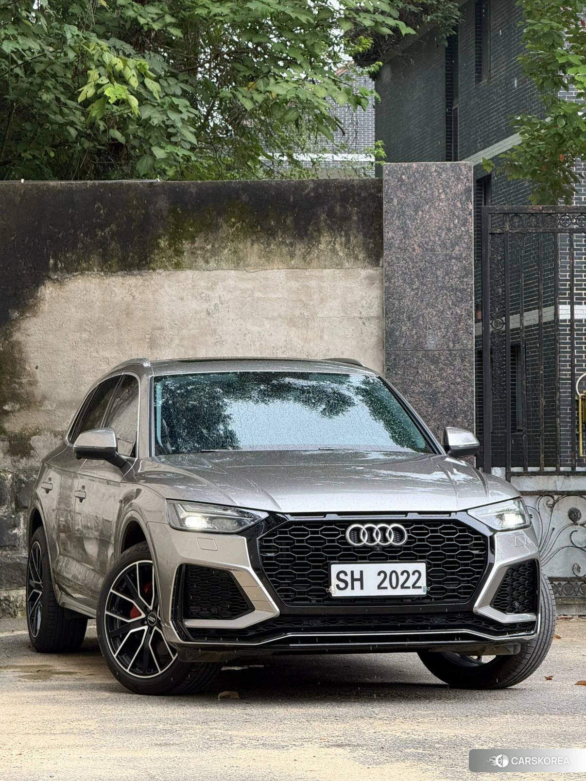 Audi Q5L 2022 Серебристо-серый из Китая, фото 4