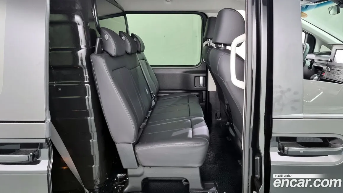 Hyundai Staria 2023 из Кореи, фото 4