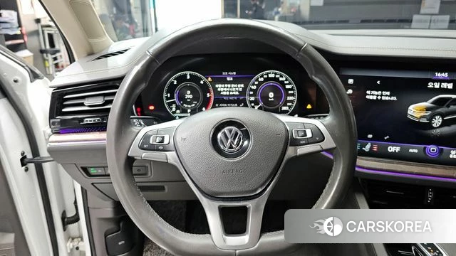 Volkswagen Touareg 3rd generation 2020 Белый из Кореи, фото 4
