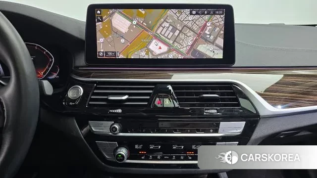 BMW 5 Series (G30) 2023 Белый из Кореи, фото 4