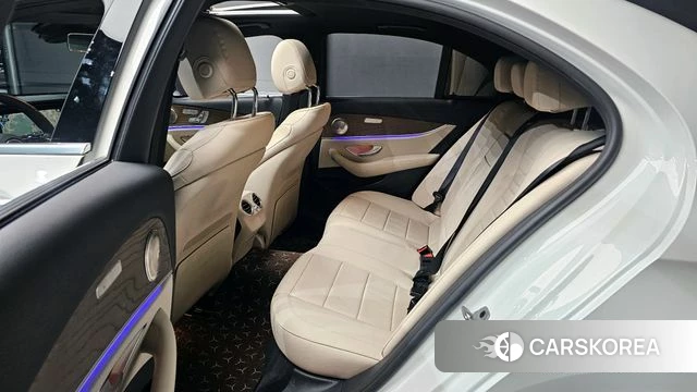 Mercedes-Benz E-Class W213 2023 Белый из Кореи, фото 4