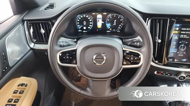 Volvo V60 Cross-Country 2nd Generation 2020 Песочный из Кореи, фото 4