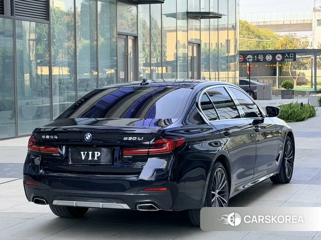 BMW 5 series 2022 Черный из Китая, фото 4