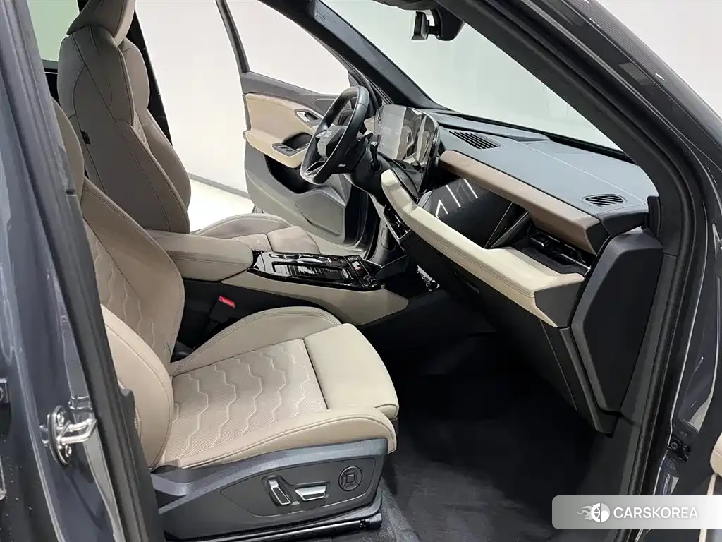 Audi Q6L e-tron 2025 Silver/gray из Китая, фото 4