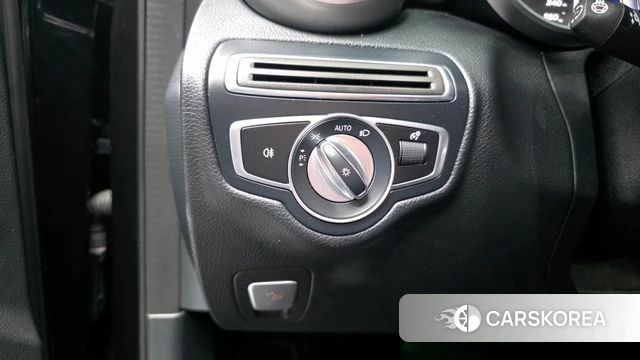 Mercedes-Benz C-Class W205 2018 Черный из Кореи, фото 4