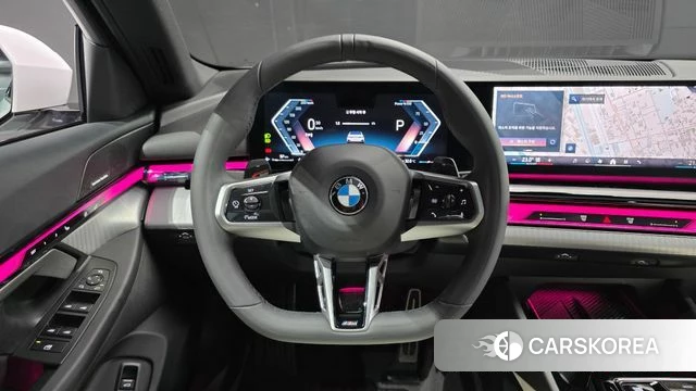 BMW 5 Series (G60) 2025 Белый из Кореи, фото 4