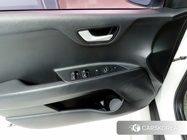 Kia Stonic 2018 Белый из Кореи, фото 4