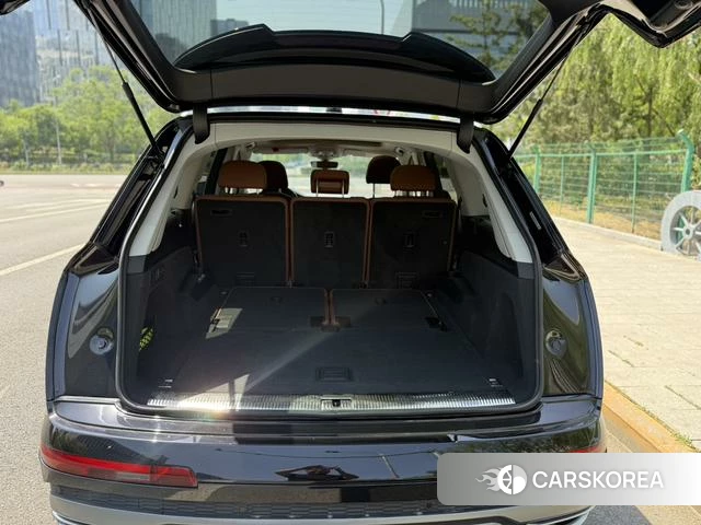 Audi Q7 2021 Черный из Китая, фото 4