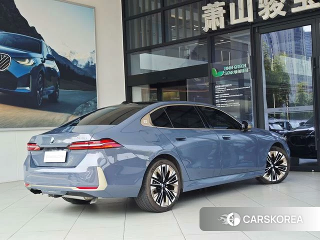 BMW 5 series 2024 Синий из Китая, фото 4