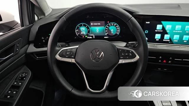 Volkswagen Golf 8th Generation 2024 Белый из Кореи, фото 4