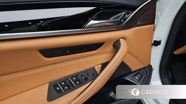 BMW 5 Series (G30) 2018 Белый из Кореи, фото 4