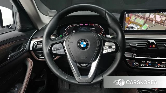 BMW 5 Series (G30) 2023 Белый из Кореи, фото 4