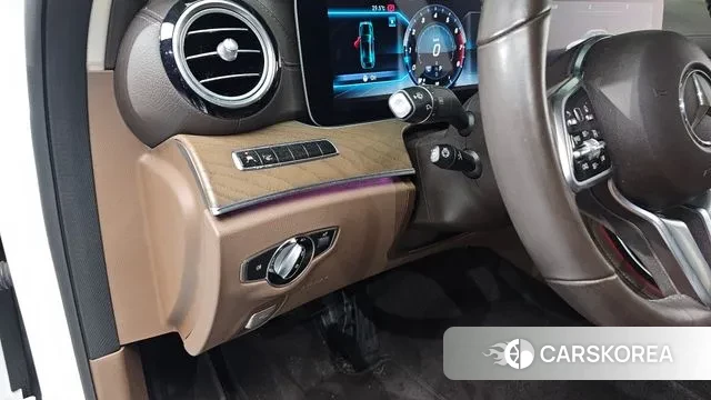 Mercedes-Benz E-Class W213 2019 Белый из Кореи, фото 4