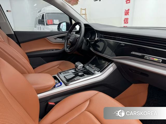 Audi Q7 2022 Черный из Китая, фото 4