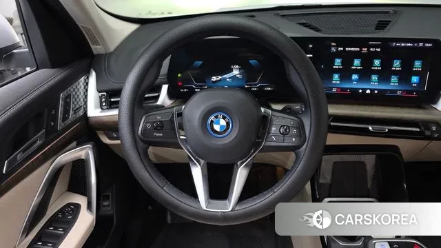 BMW iX1 (U11) 2024 Белый из Кореи, фото 4