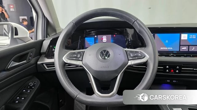 Volkswagen Golf 8th Generation 2022 Белый из Кореи, фото 4