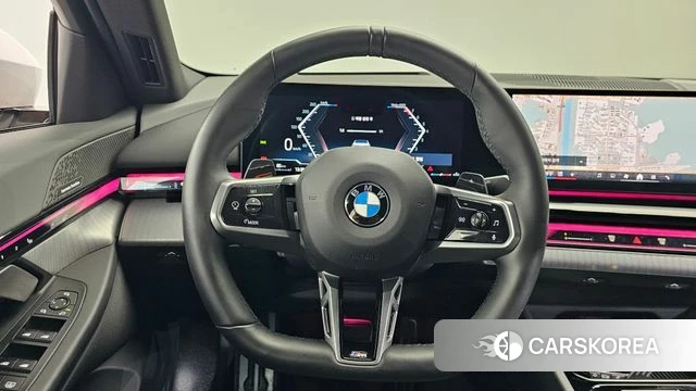 BMW 5 Series (G60) 2023 Белый из Кореи, фото 4