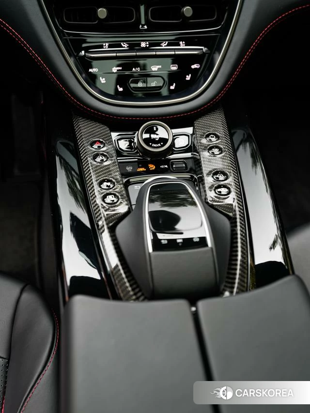 Aston Martin DBX 2026 Темно-серый из Китая, фото 4