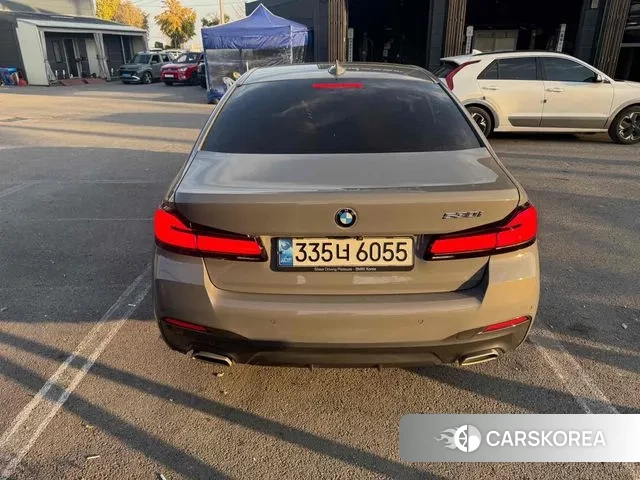 BMW 5 Series (G30) 2021 Серебристо-серый из Кореи, фото 4