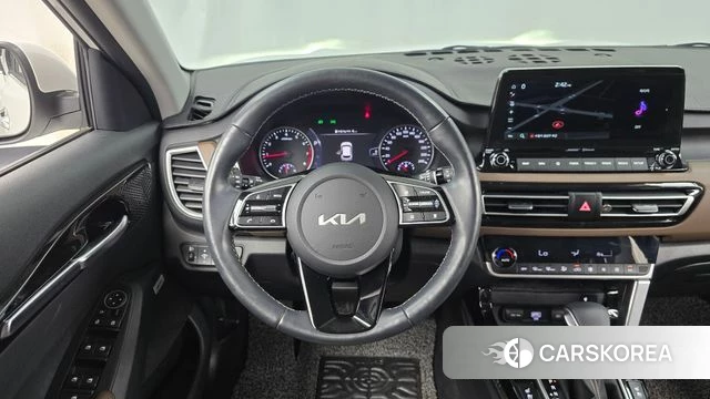 Kia Seltos 2022 Белый из Кореи, фото 4