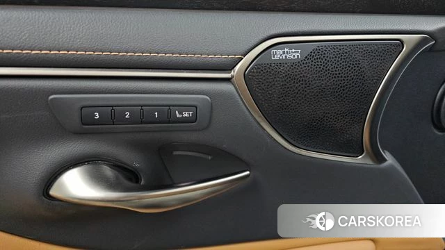 Lexus ES300h 7th generation 2022 Белый из Кореи, фото 4