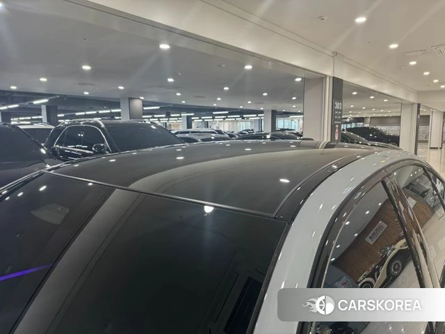 BMW 5 Series (G60) 2025 Светло-серебряный цвет из Кореи, фото 4