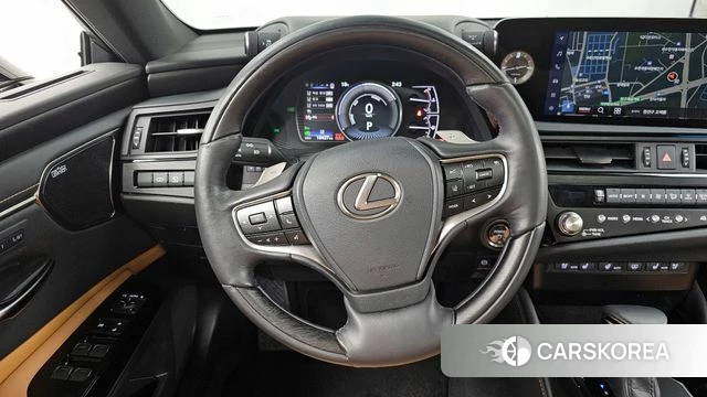 Lexus ES300h 7th generation 2024 Белый из Кореи, фото 4