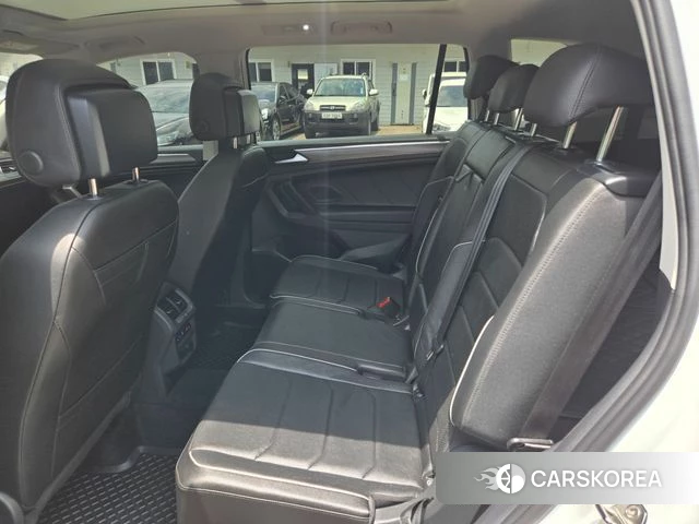 Volkswagen Tiguan Allspace 2023 Белый из Кореи, фото 4