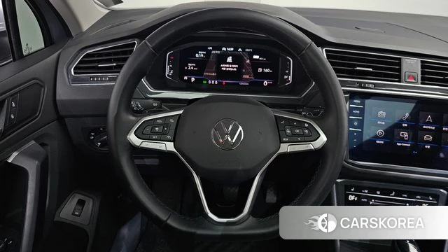 Volkswagen Tiguan second Generation 2022 Серебристо-серый из Кореи, фото 4