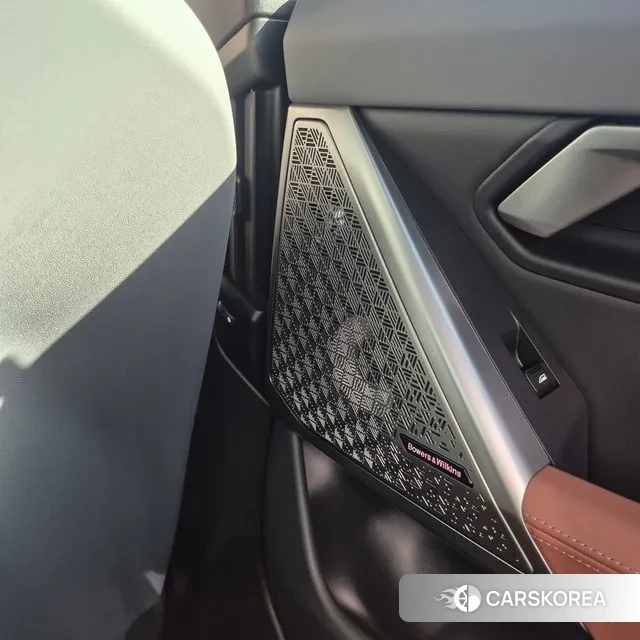 BMW 5 Series (G60) 2025 Белый из Кореи, фото 4