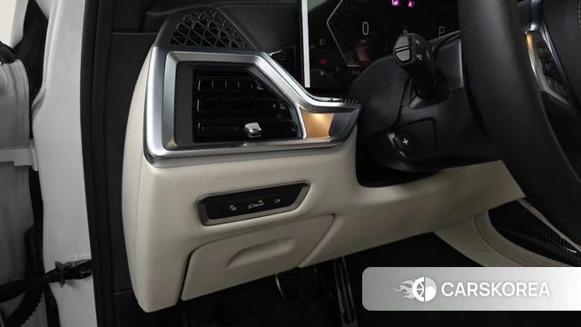 BMW X7 (G07) 2025 Белый из Кореи, фото 4