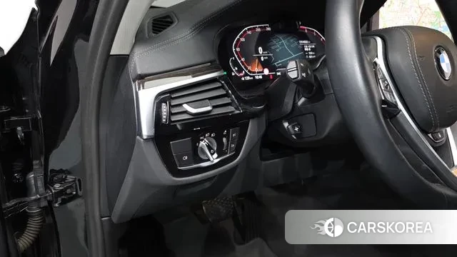 BMW 5 Series (G30) 2023 Черный из Кореи, фото 4