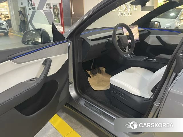 Tesla Model Y 2026 Серебристо-серый из Китая, фото 4