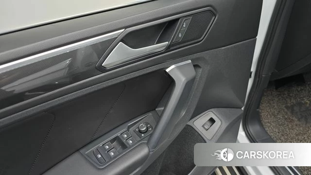Volkswagen Tiguan second Generation 2020 Белый из Кореи, фото 4