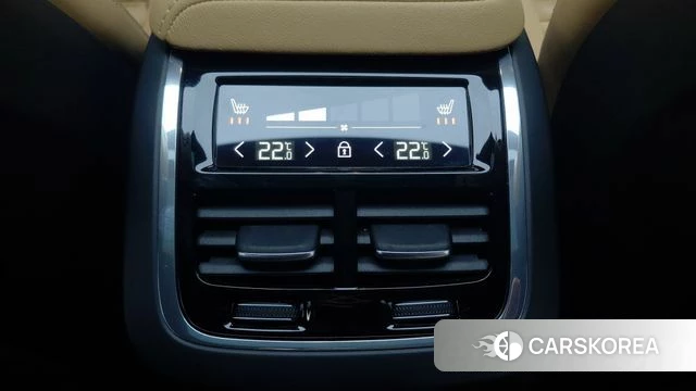 Volvo S60 3rd generation 2024 Белый из Кореи, фото 4