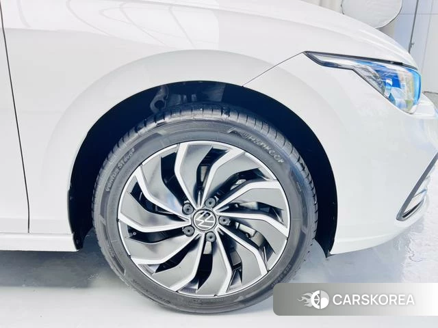 Volkswagen Golf 2024 Белый из Китая, фото 4