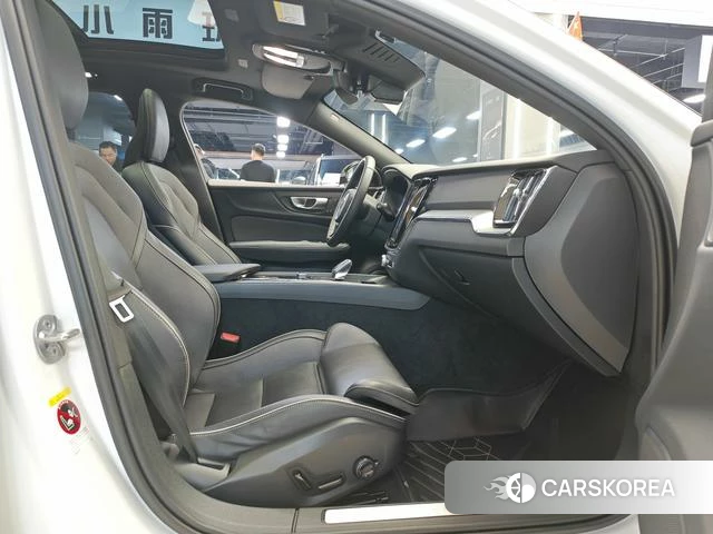 Volvo V60 2024 Белый из Китая, фото 4