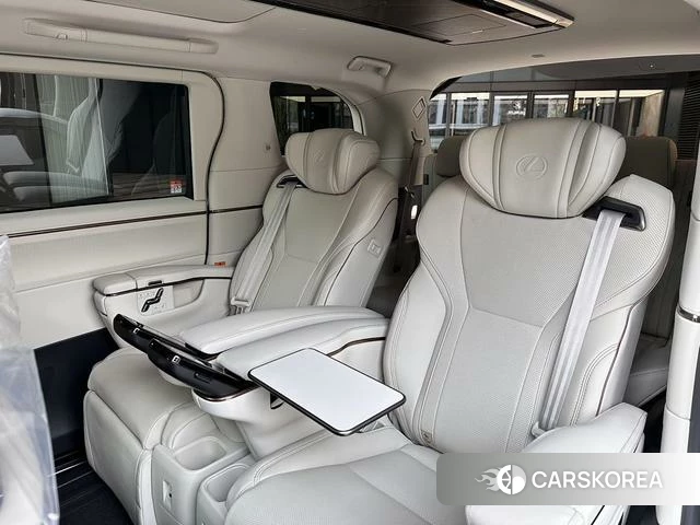 Lexus LM 2023 Серебристо-серый из Китая, фото 4