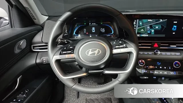 Hyundai The New Avante (CN7) 2024 Серебристо-серый из Кореи, фото 4