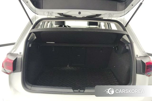 Volkswagen Golf 2023 Белый из Китая, фото 4