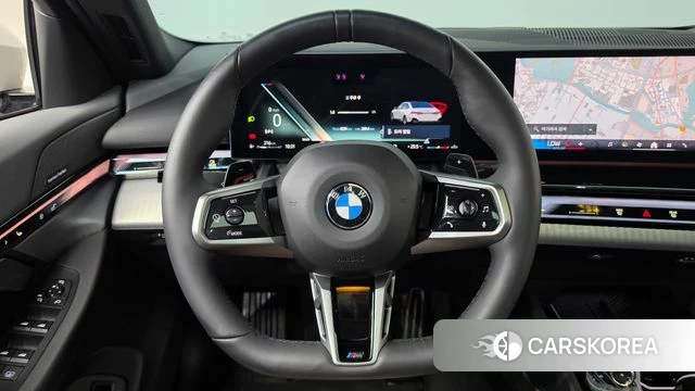 BMW 5 Series (G60) 2025 Белый из Кореи, фото 4