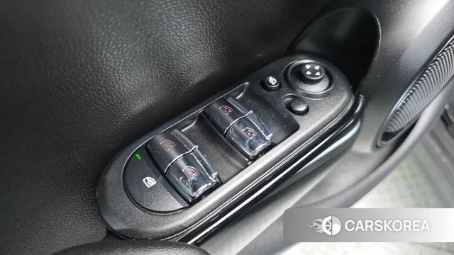 Mini Cooper 2023 Черный из Кореи, фото 4