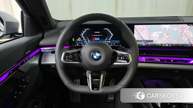 BMW 5 Series (G60) 2025 Небесно-голубой из Кореи, фото 4