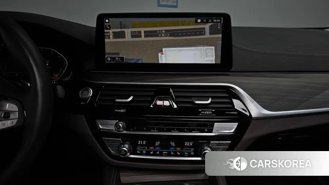 BMW 5 Series (G30) 2023 Серебристо-серый из Кореи, фото 4