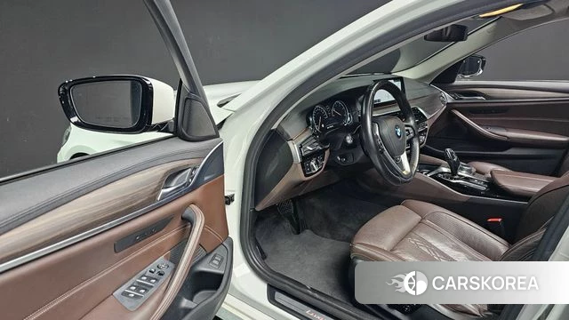 BMW 5 Series (G30) 2018 Белый из Кореи, фото 4