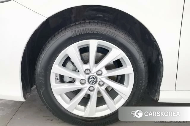 Toyota Camry 2023 Белый из Китая, фото 4