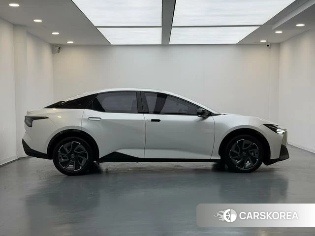 Toyota bZ3 2024 Белый из Китая, фото 4