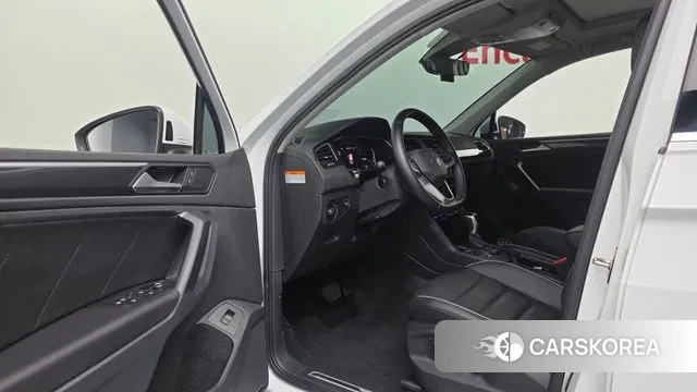 Volkswagen Tiguan second Generation 2022 Белый из Кореи, фото 4