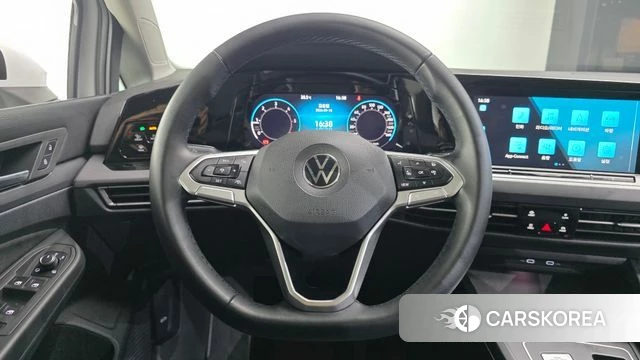 Volkswagen Golf 8th Generation 2022 Белый из Кореи, фото 4