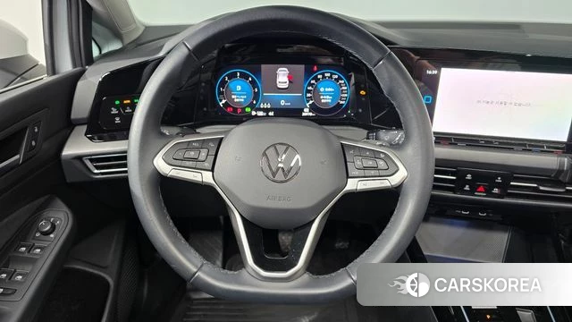 Volkswagen Golf 8th Generation 2024 Белый из Кореи, фото 4